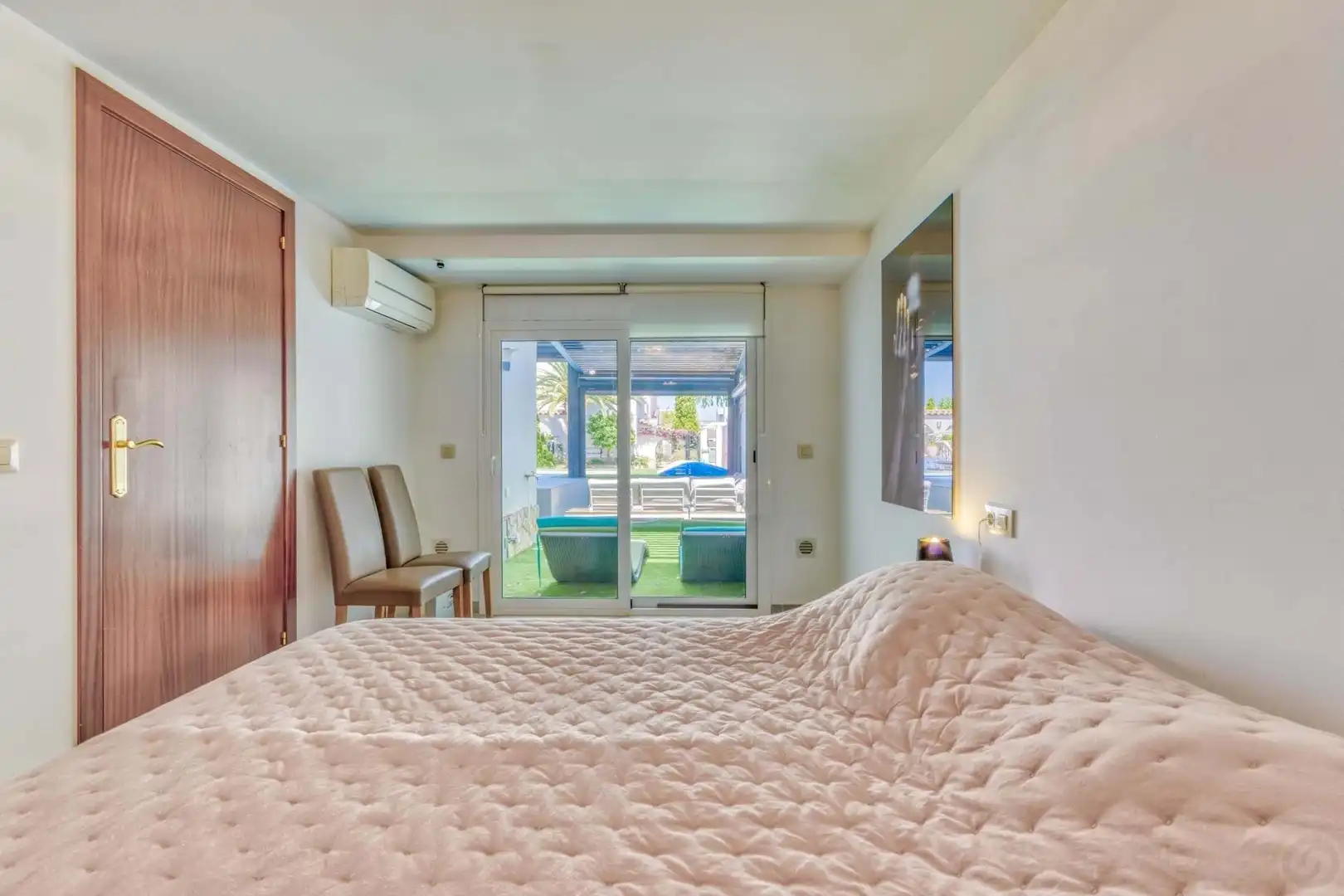 Habitación de Casa o chalet en venta en Empuriabrava con Aire acondicionado, Calefacción y Jardín privado