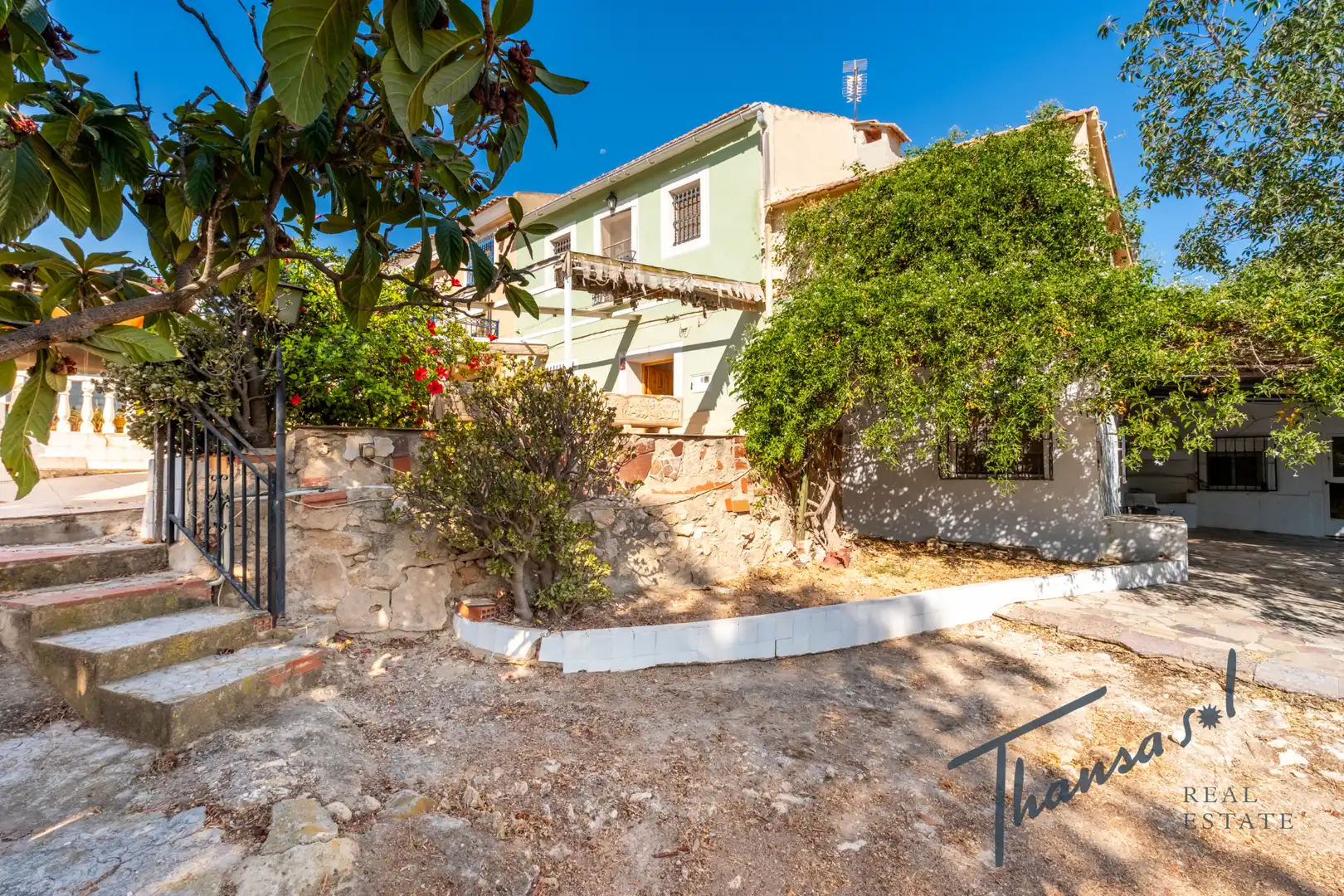 Vista exterior de Casa adosada en venda en Alicante / Alacant amb Aire condicionat, Jardí privat i Terrassa