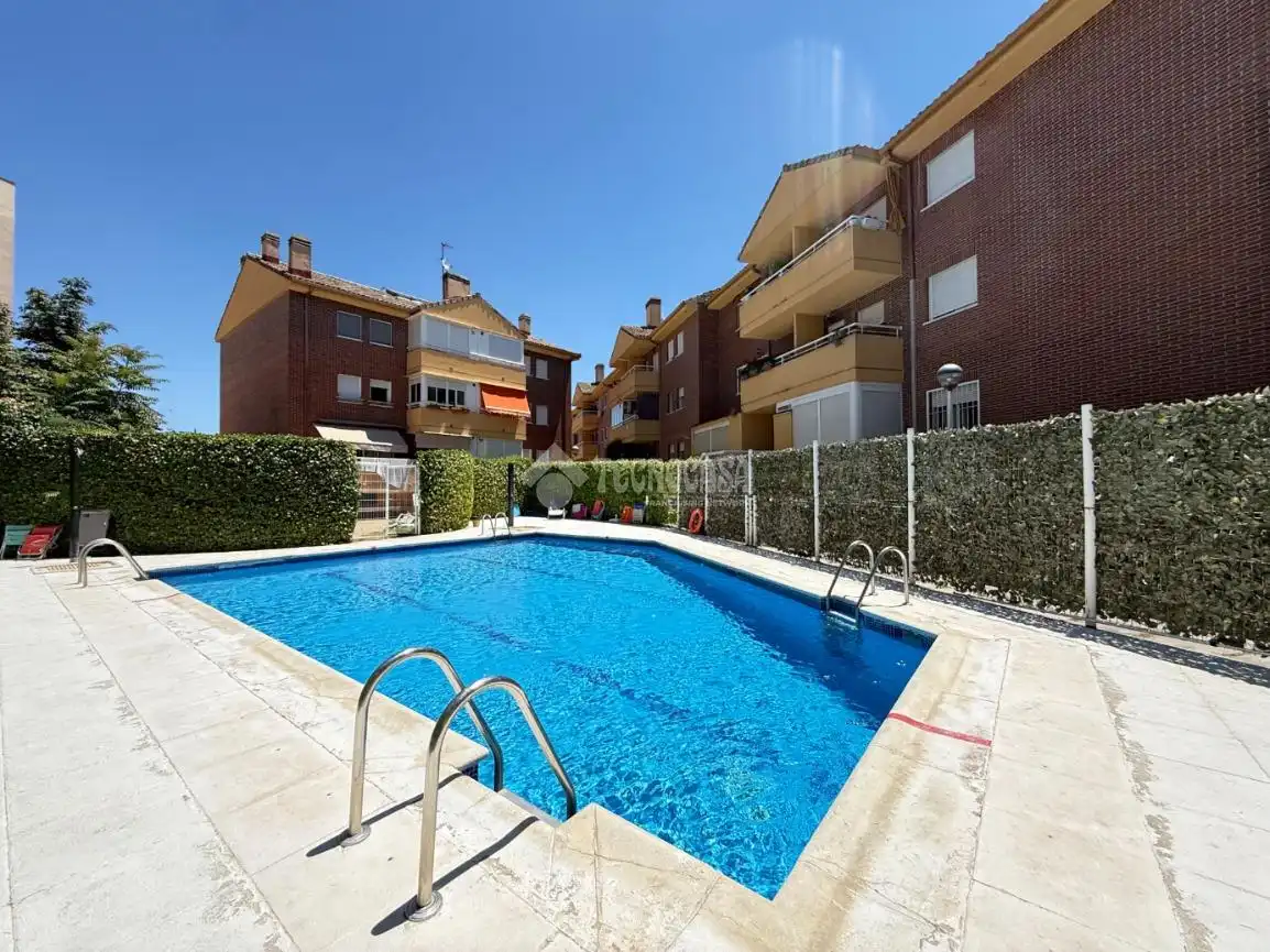 Piscina de Pis en venda en Galapagar amb Calefacció, Terrassa i Traster