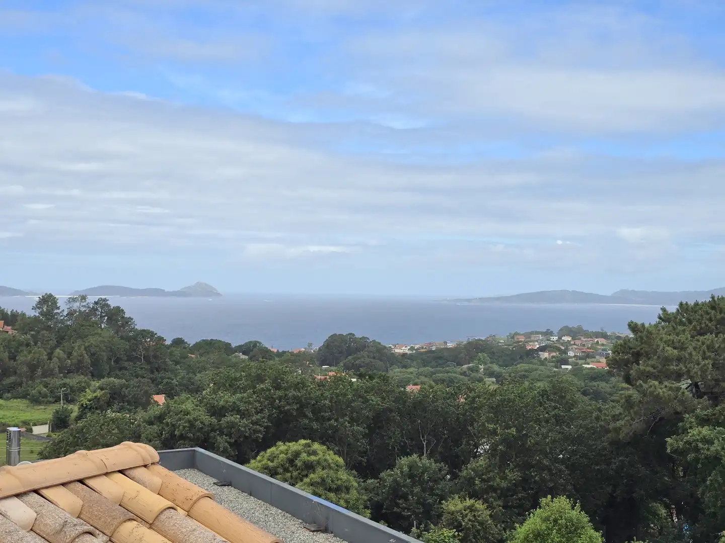 Vista exterior de Casa o xalet en venda en Vigo  amb Calefacció, Jardí privat i Terrassa