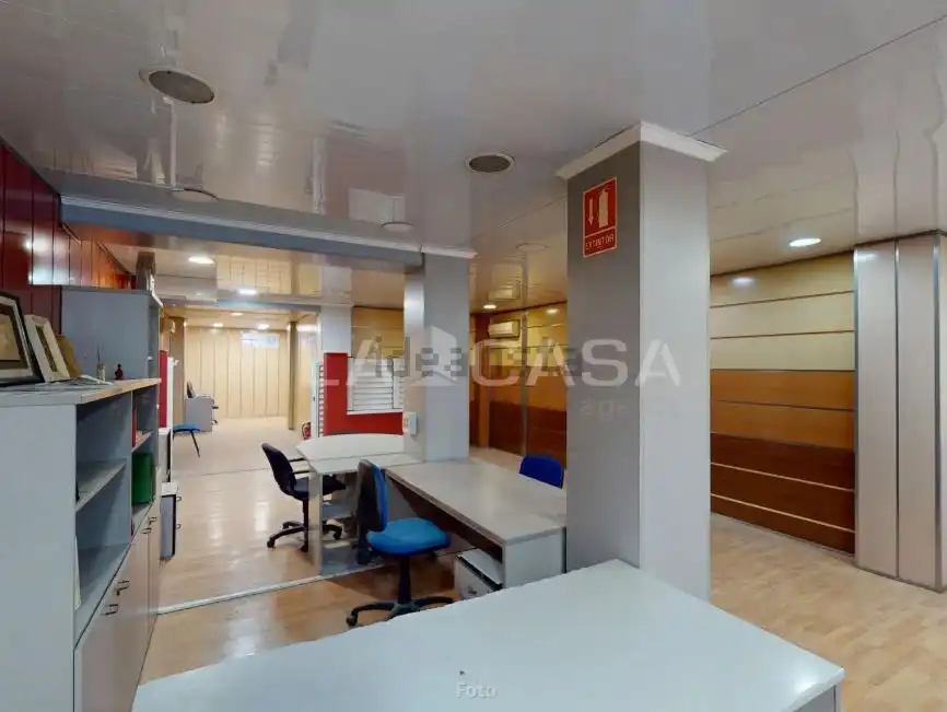 Local comercial en venda a Carrer de les Arts i dels Oficis, imagen 2
