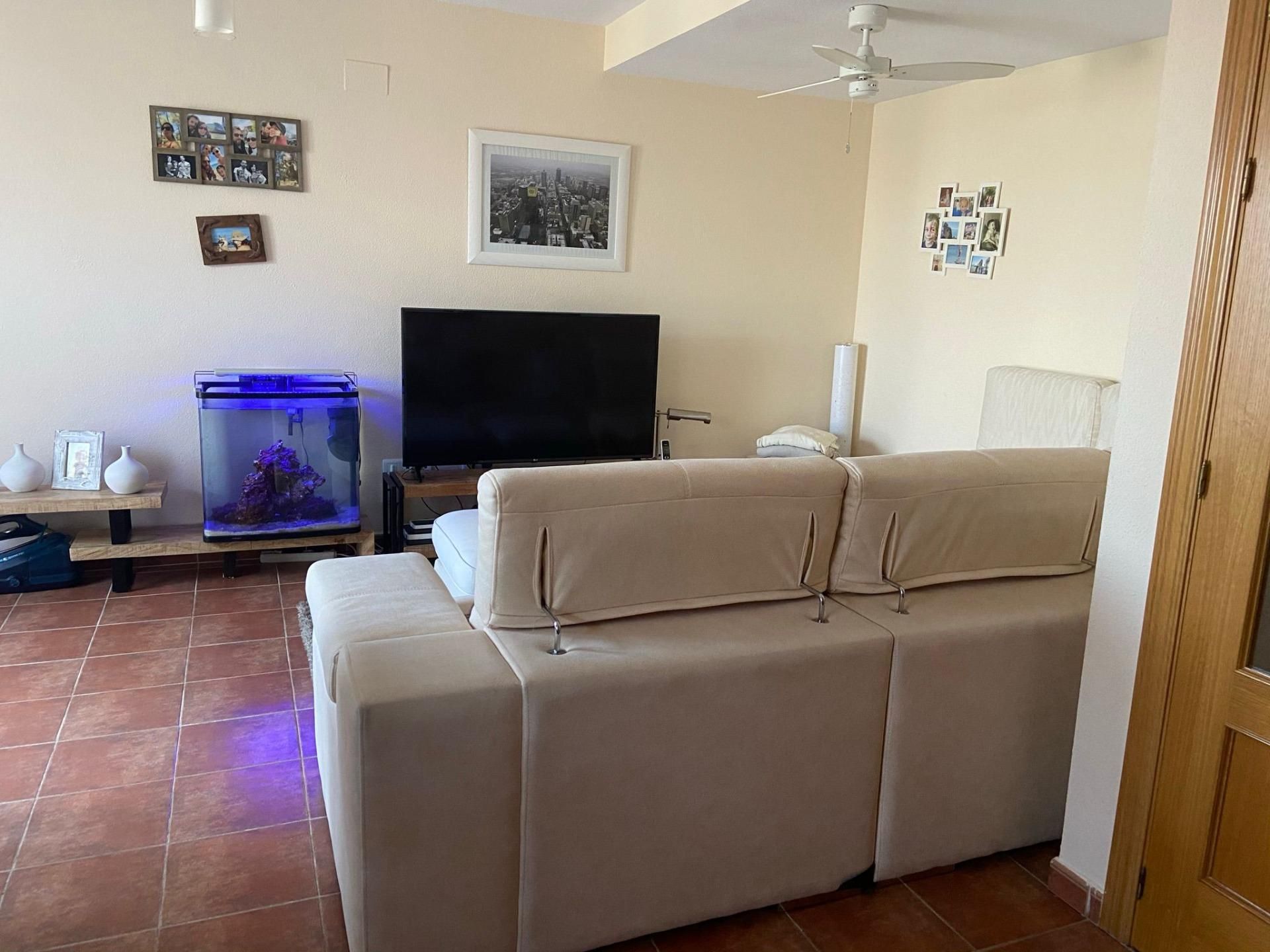 Sala d'estar de Casa adosada en venda en Méntrida amb Aire condicionat, Jardí privat i Terrassa