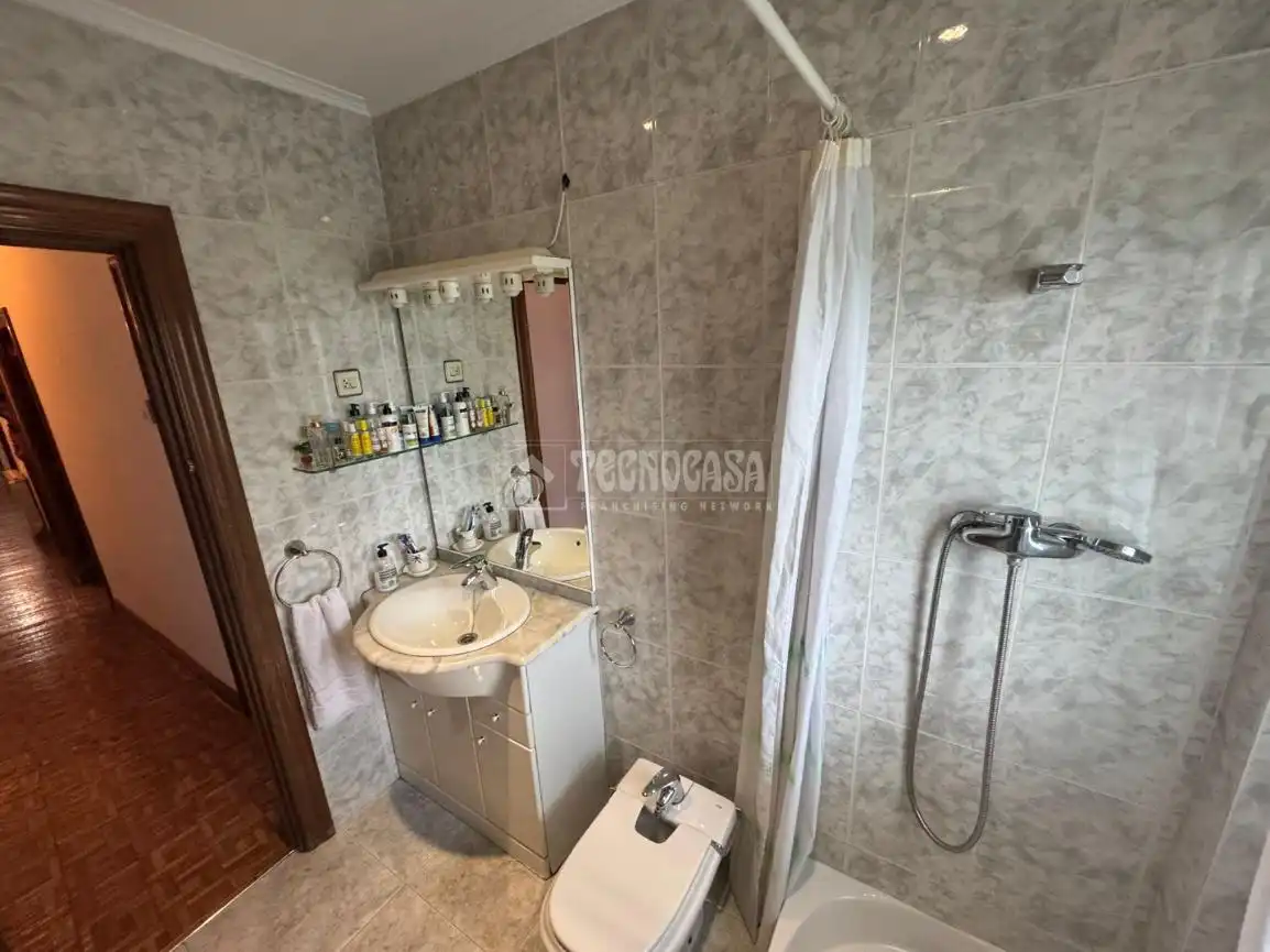 Baño de Piso en venta en Bilbao  con Calefacción, Trastero y Balcón