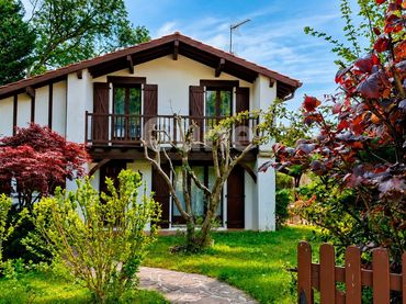 Casa en venda a Les Hameaux d Aguerria