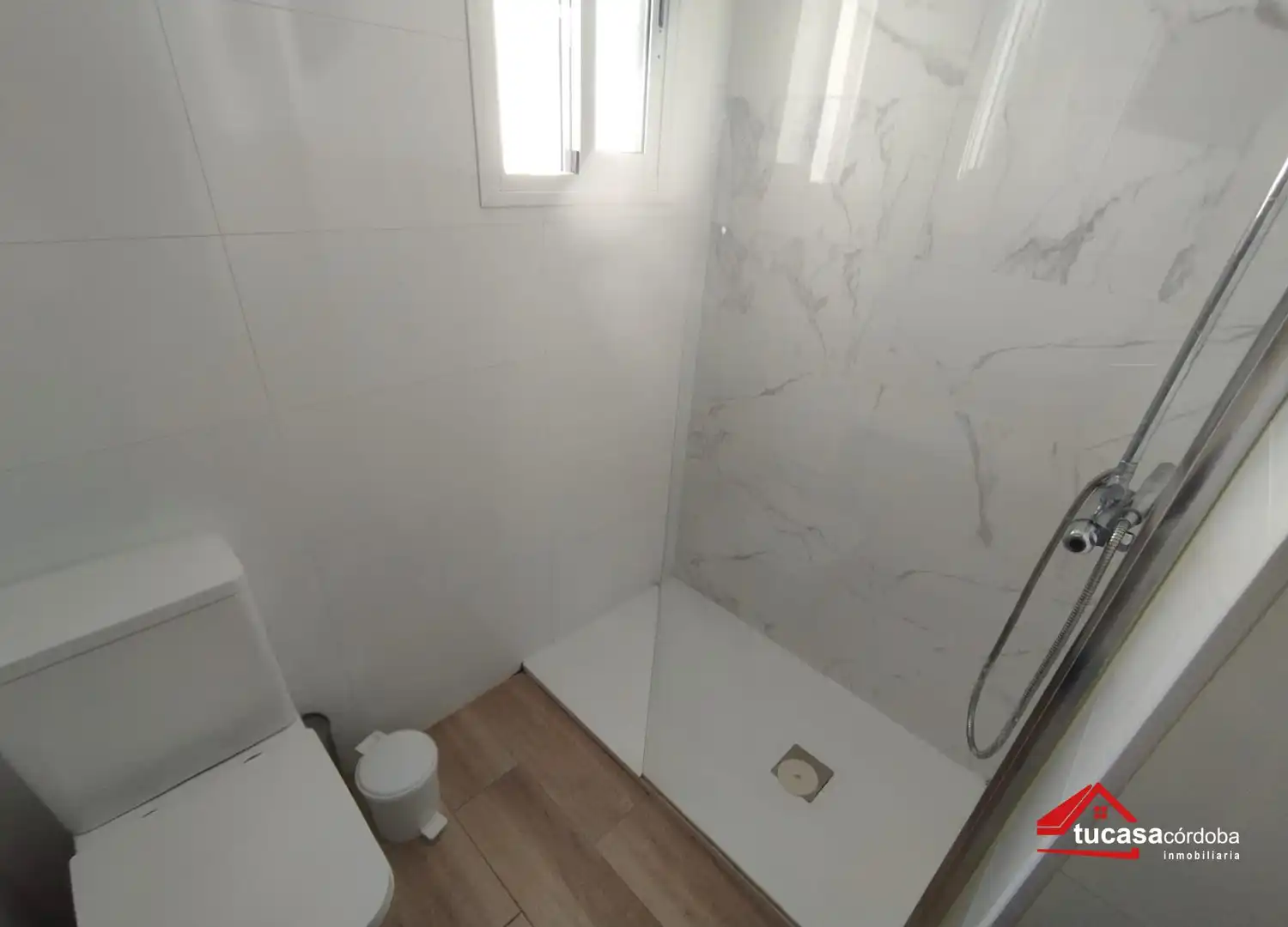 Bany de Pis en venda en Córdoba amb Aire condicionat, Parquet i Moblat