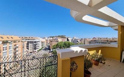 Vista exterior de Àtic en venda en Dénia amb Aire condicionat, Terrassa i Piscina