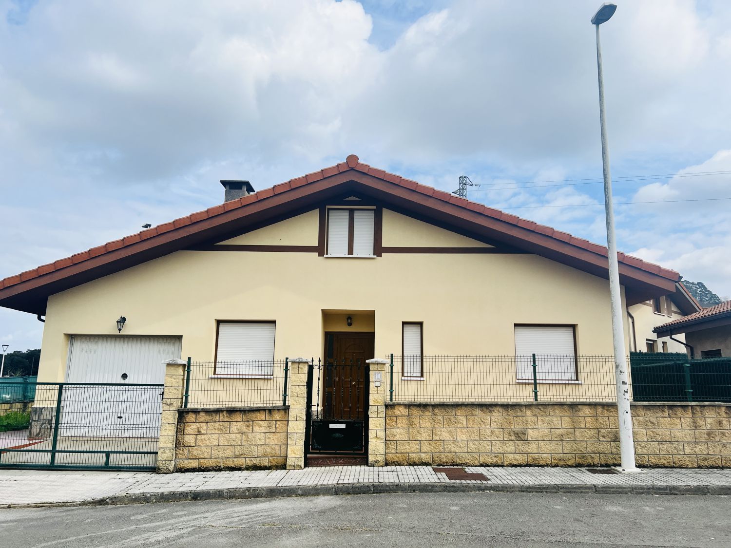 Exterior view of House or chalet for sale in Voto  with Heating, Storage room and Furnished