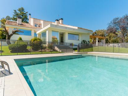 Swimming pool of House or chalet for sale in Las Rozas de Madrid  with Air Conditioner, Heating and Private garden