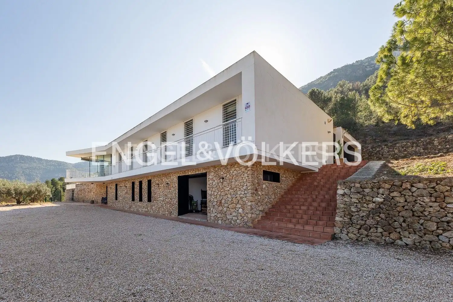Vista exterior de Casa o xalet de lloguer en Tavernes de la Valldigna amb Aire condicionat, Calefacció i Jardí privat