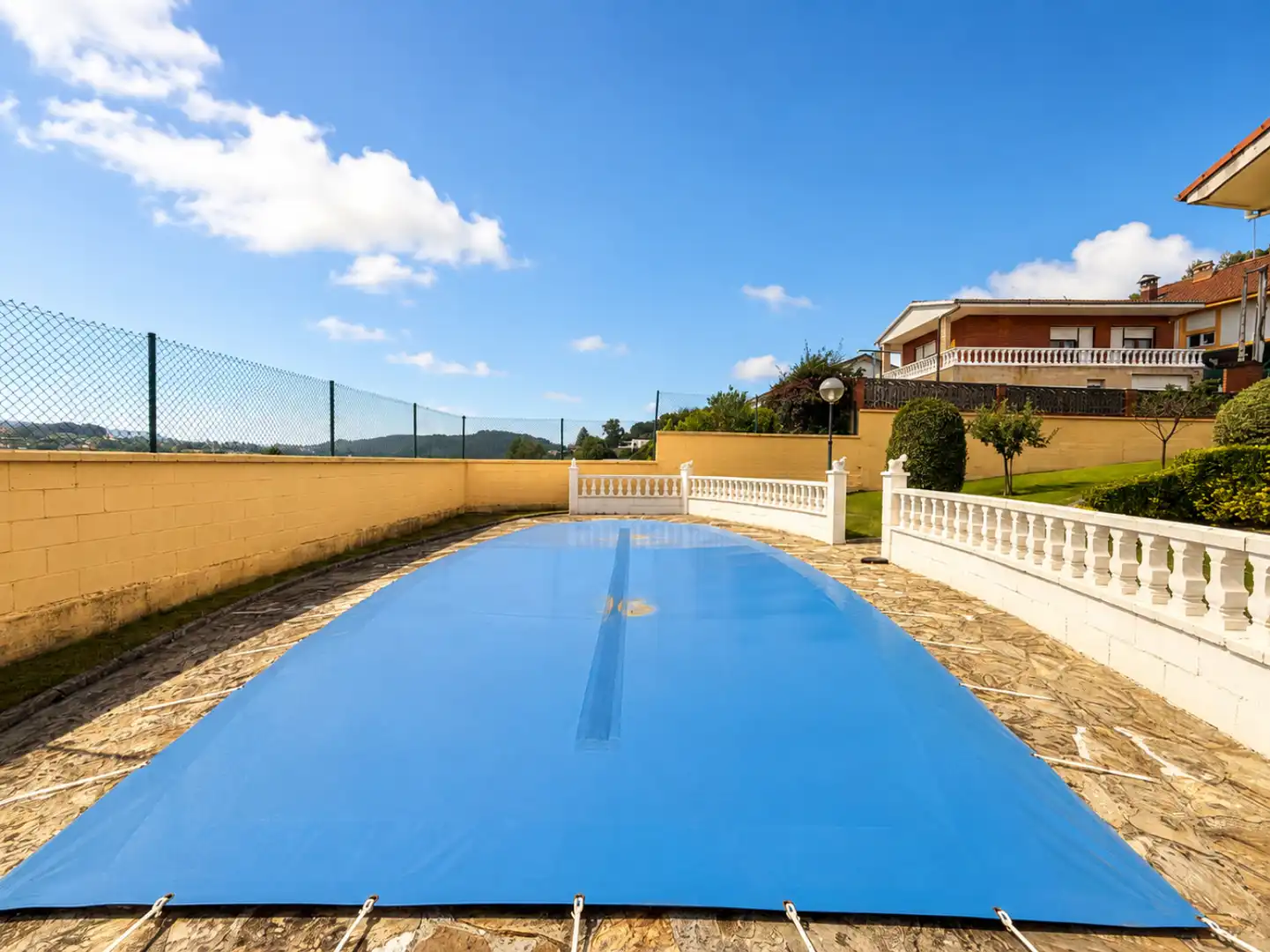 Schwimmbecken von Haus oder Chalet zum Verkauf in Piélagos mit Heizung, Privatgarten und Terrasse