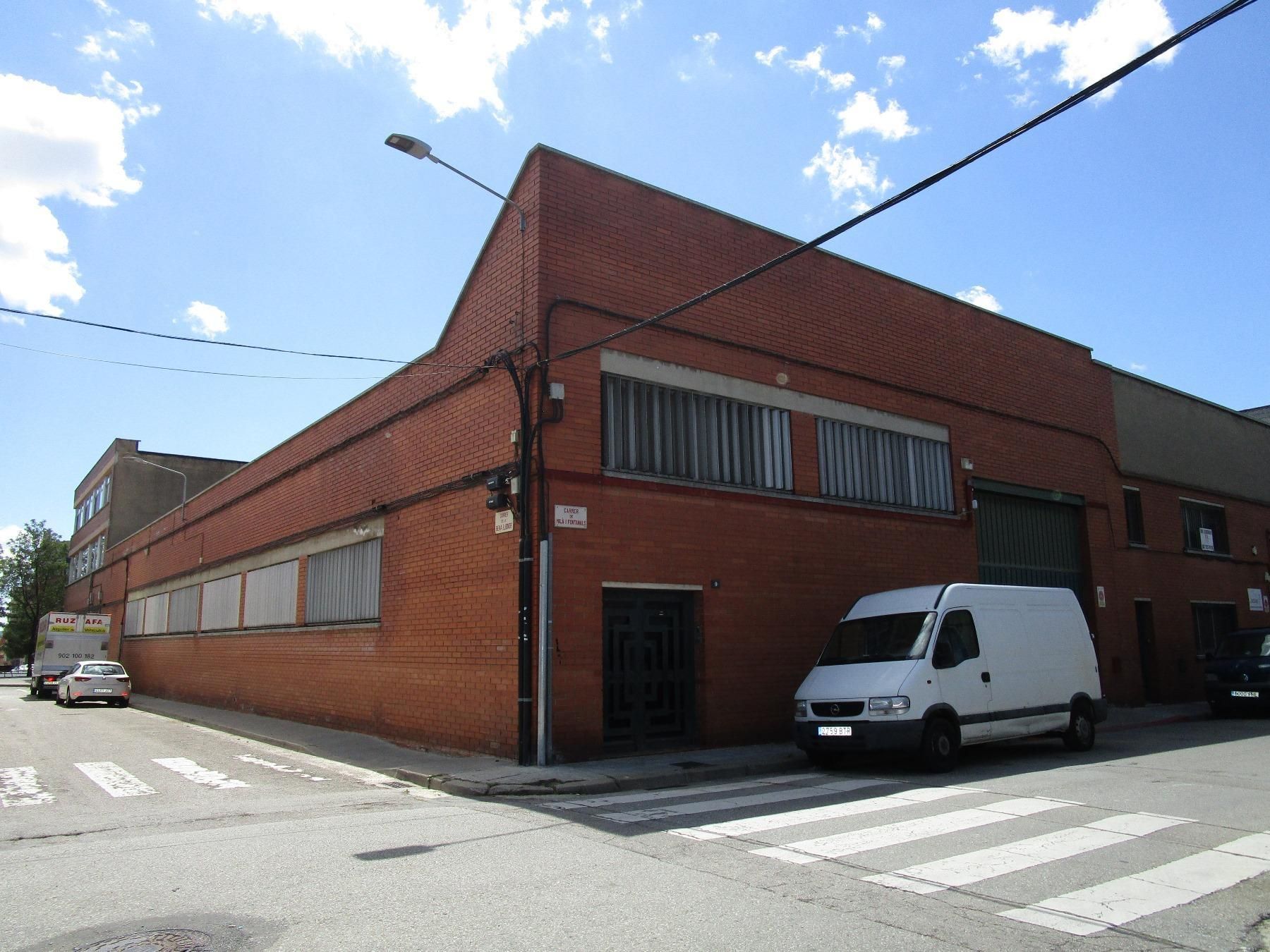Vista exterior de Nau industrial en venda en Sabadell