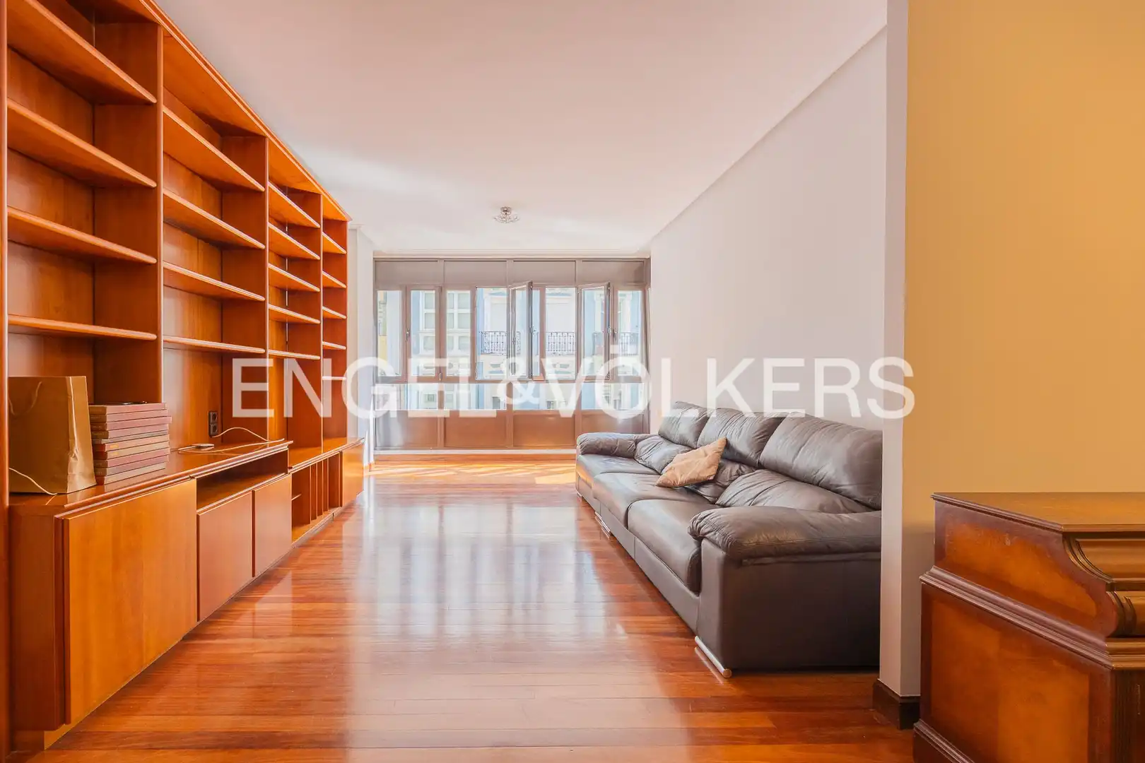Wohnzimmer von Wohnung zum Verkauf in Bilbao  mit Heizung, Parkett und Balkon