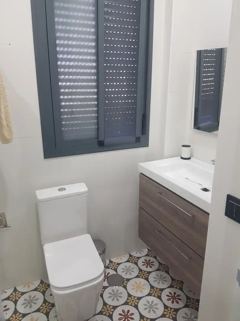 Baño de Piso en venta en La Algaba con Aire acondicionado, Terraza y Balcón