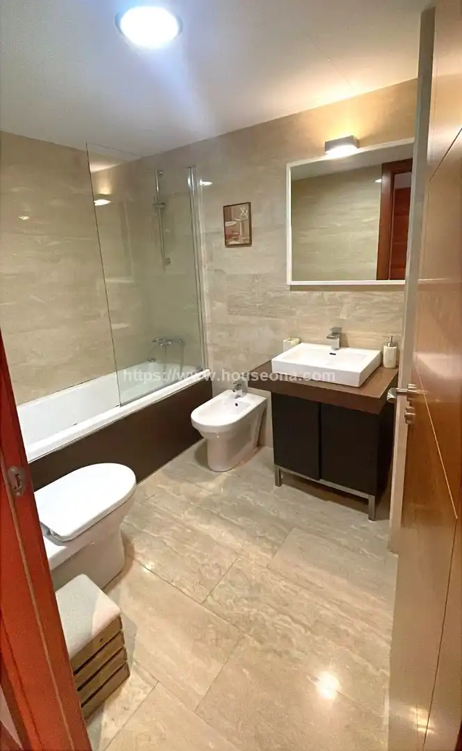 Bathroom of Attic for sale in Abando - Albia