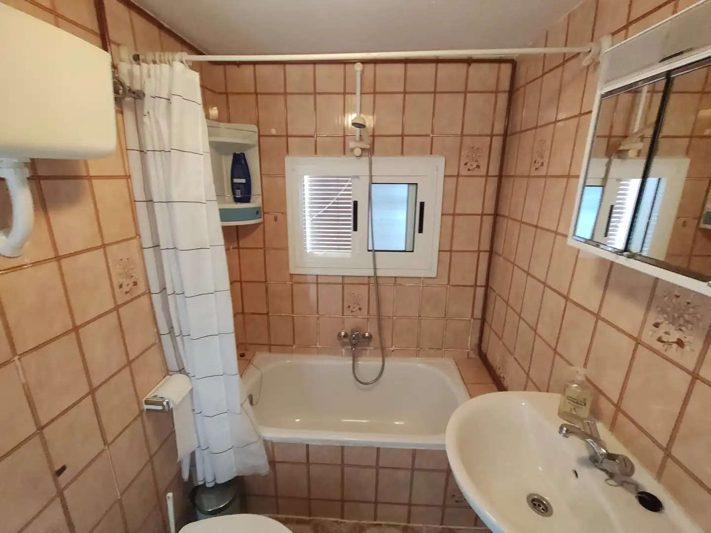 Bany de Casa o xalet en venda en Nava del Rey amb Moblat, Rentadora i Microones