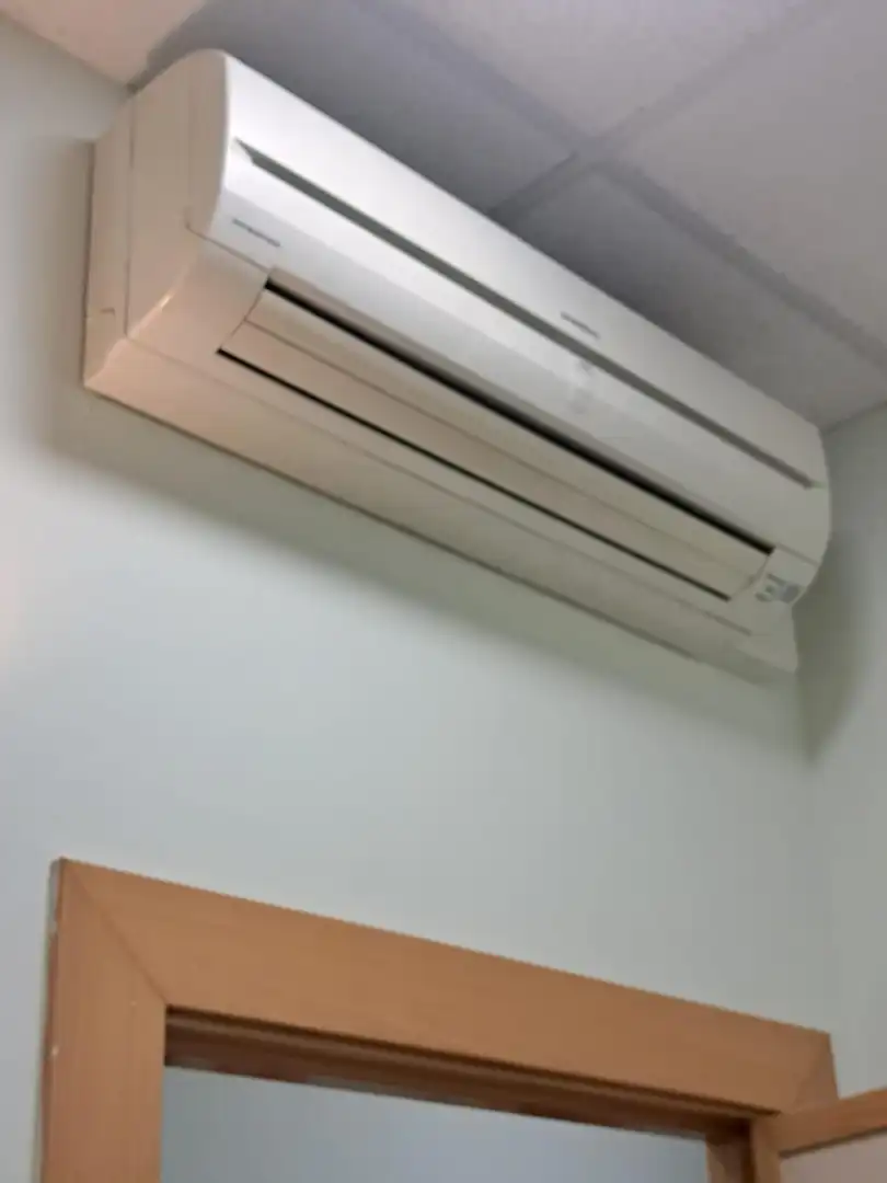 Local en venda en Requena amb Aire condicionat
