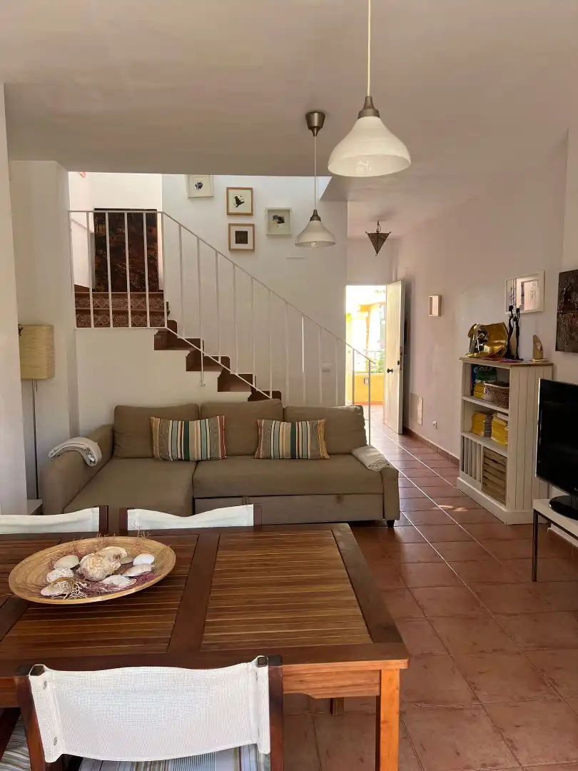 Sala de estar de Casa adosada en venta en Islantilla con Jardín privado, Trastero y Piscina comunitaria