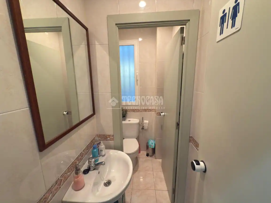 Bathroom of Office for sale in Madrid