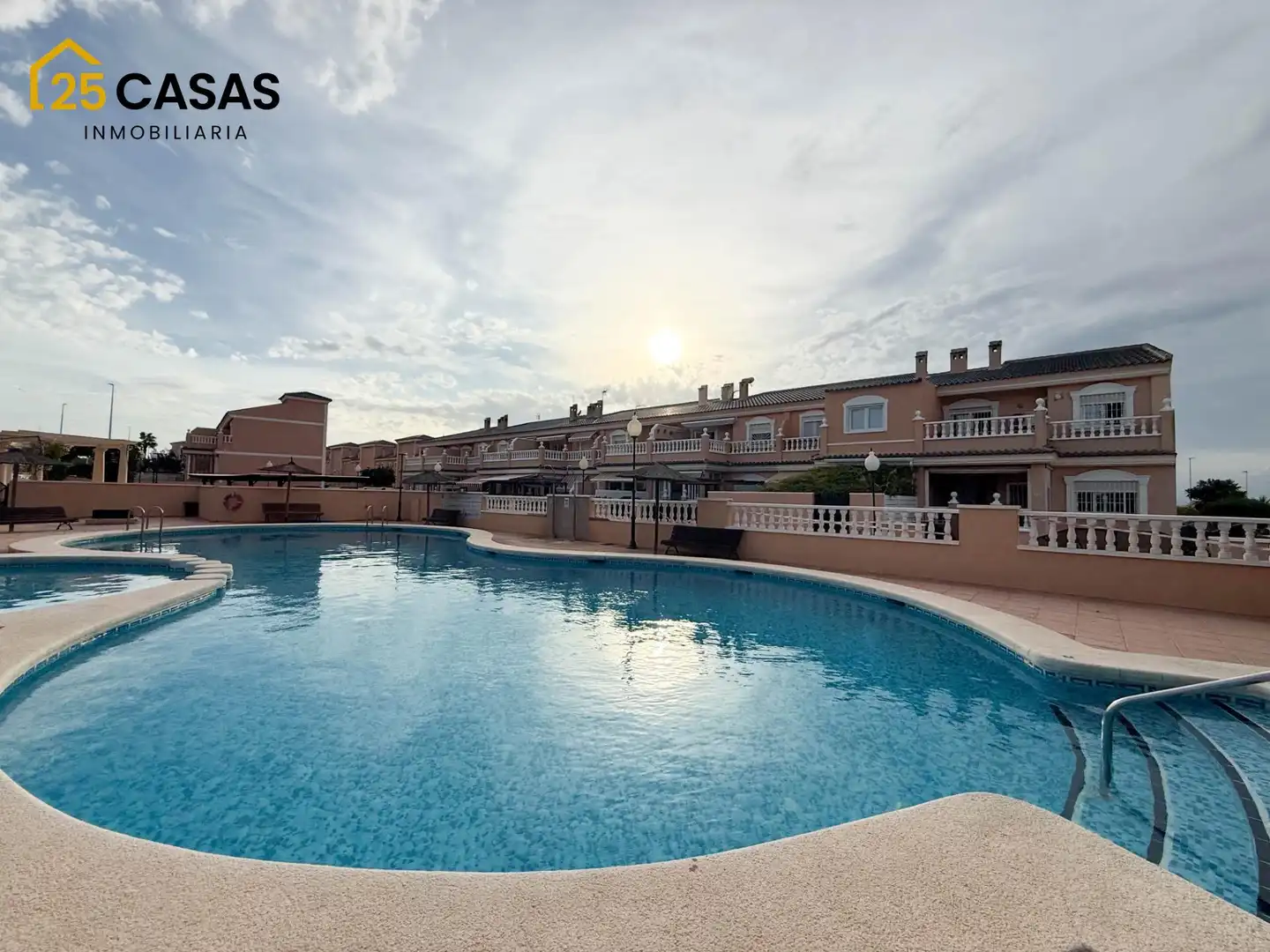 Casa amb terrassa en venda a Avenida Finlandia