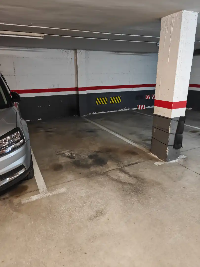 Parkplatz von Einfamilien-Reihenhaus zum Verkauf in Premià de Mar mit Klimaanlage, Heizung und Parkett