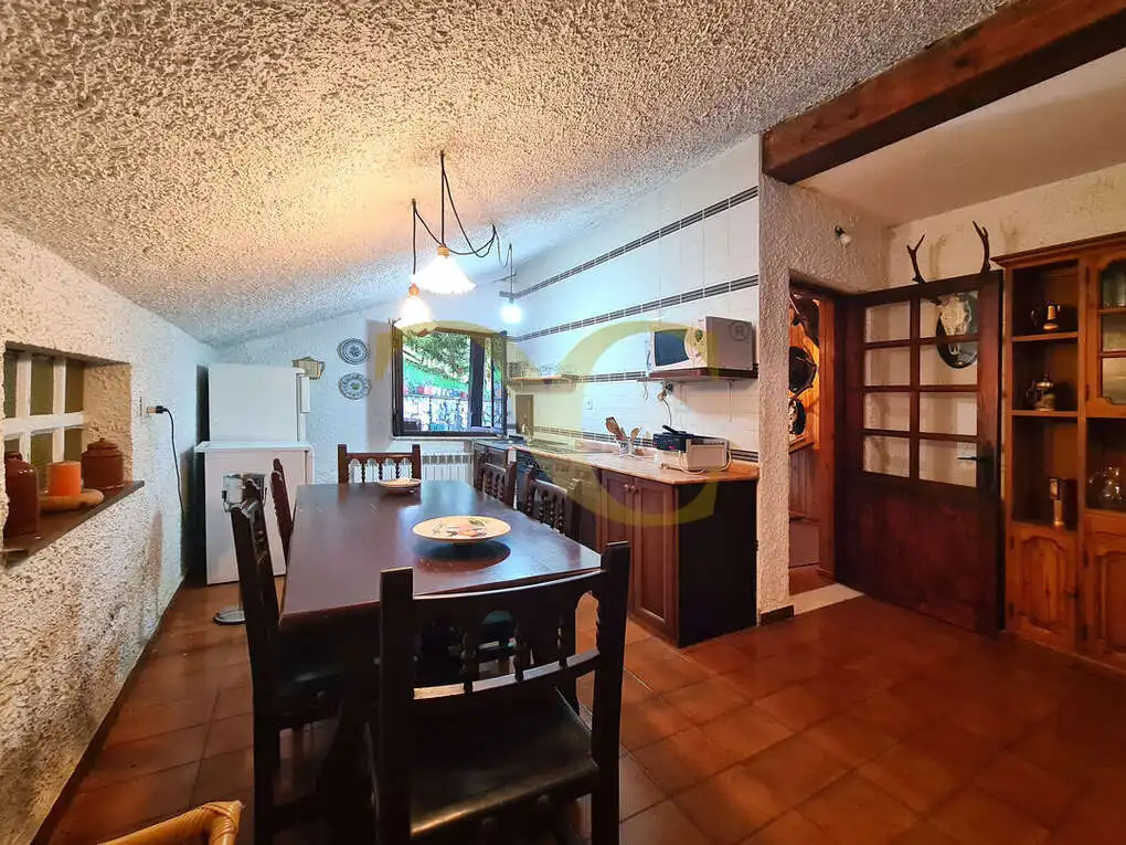 Cocina de Casa o chalet en venta en Caso con Calefacción, Jardín privado y Terraza
