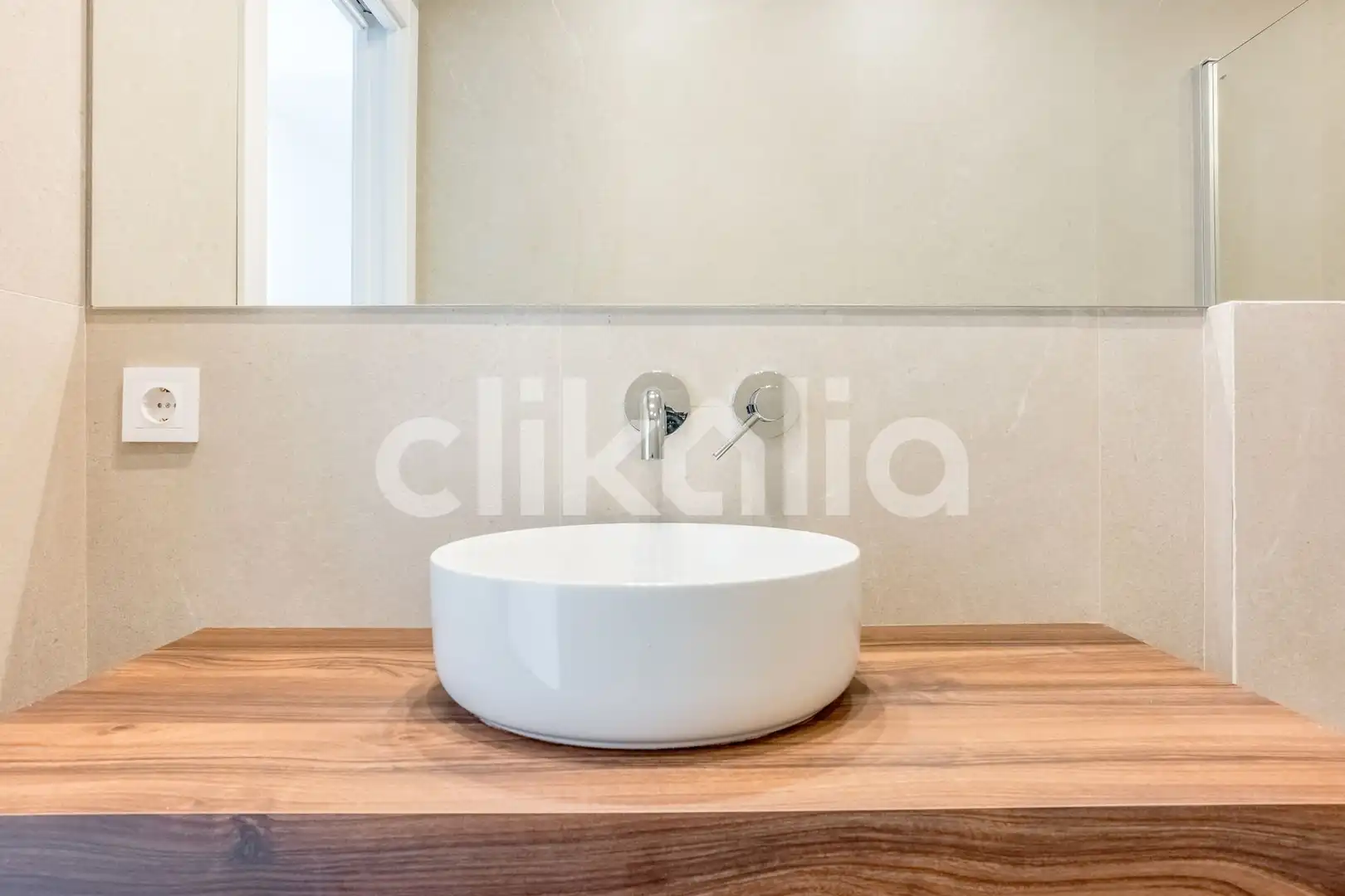 Baño de Piso en venta en Sevilla con Aire acondicionado y Jardín privado