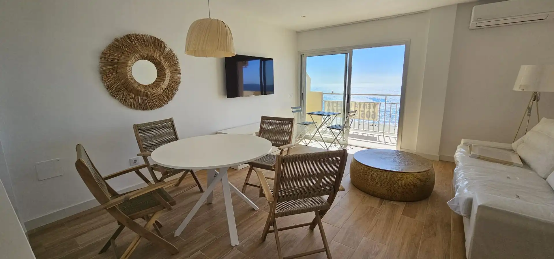 Wohnzimmer von Wohnungen zur Miete in Fuengirola mit Klimaanlage, Heizung und Terrasse
