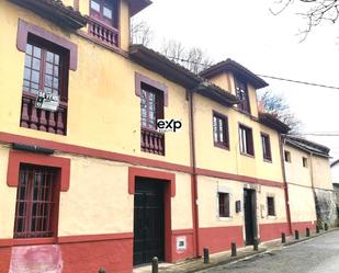 Vista exterior de Casa adosada en venda en Oviedo  amb Calefacció, Jardí privat i Terrassa