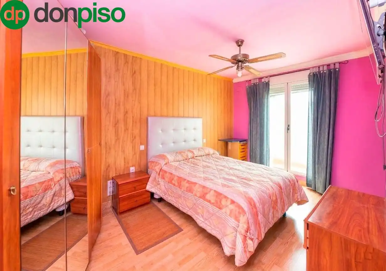 Habitación de Casa adosada en venta en Cenes de la Vega con Calefacción y Terraza