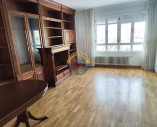 Sala d'estar de Pis de lloguer en León Capital  amb Calefacció, Terrassa i Traster