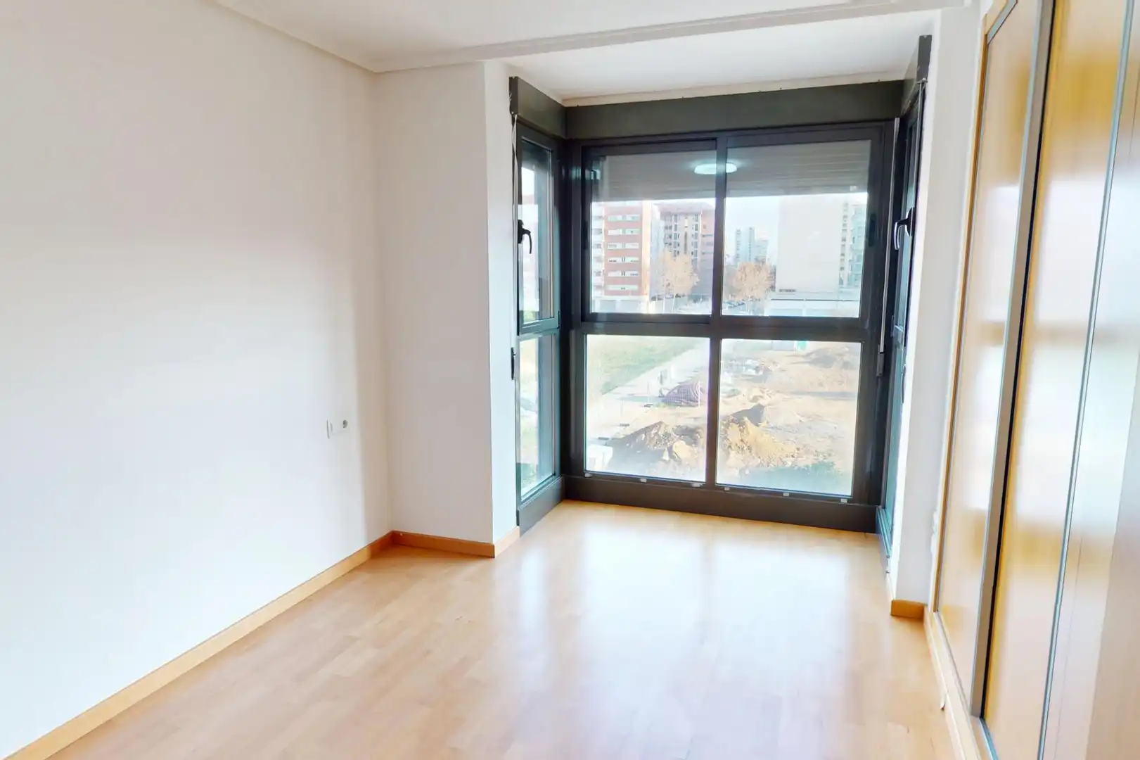 Schlafzimmer von Wohnung zum Verkauf in Valencia mit Klimaanlage, Parkett und Gemeinschaftspool