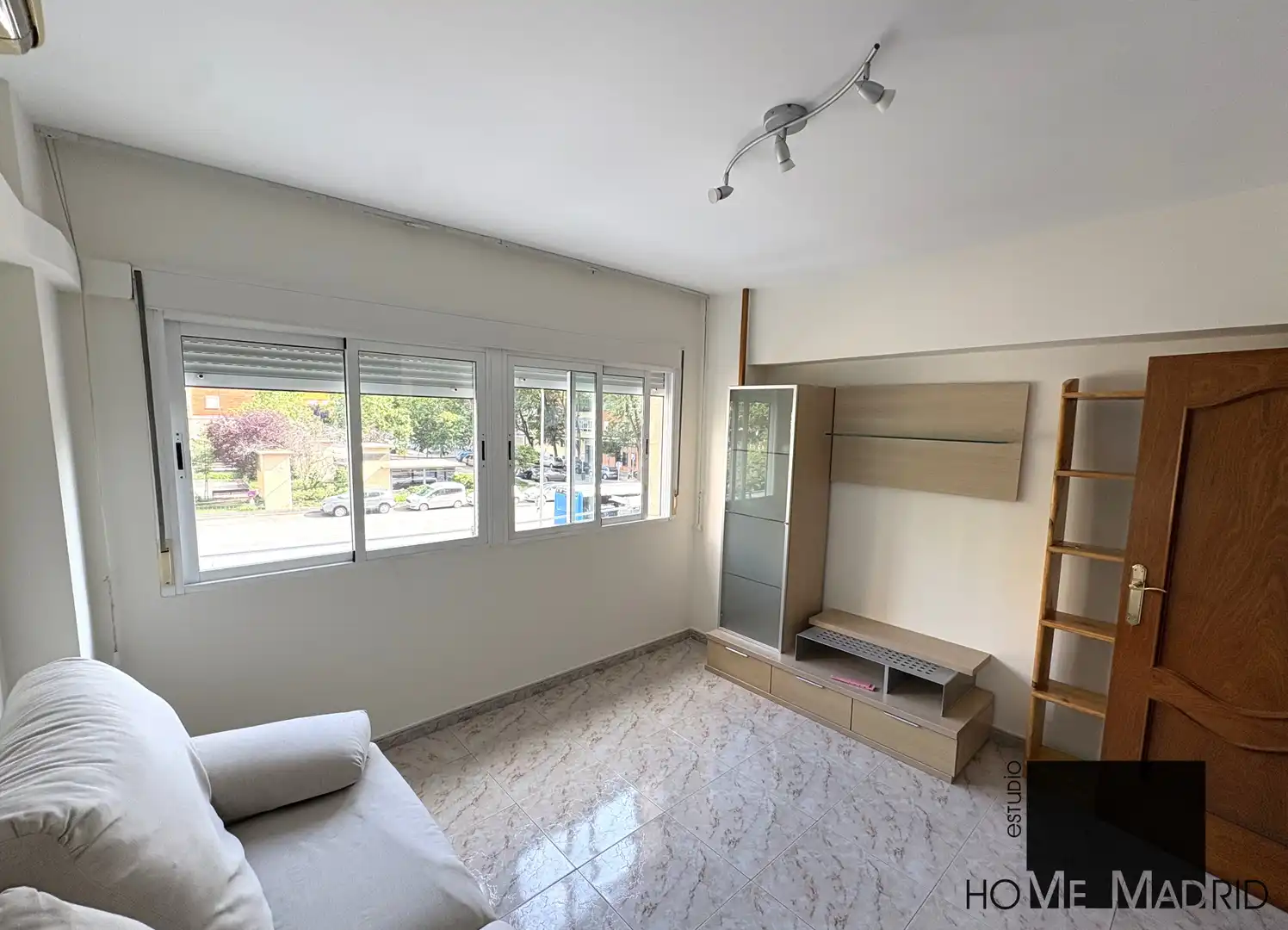Wohnung zur Miete in Calle de La Bañeza, Pilar