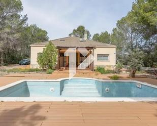 Vista exterior de Casa o xalet en venda en Abrera amb Aire condicionat i Piscina