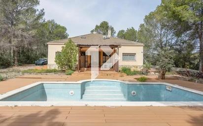 Vista exterior de Casa o xalet en venda en Abrera amb Aire condicionat i Piscina