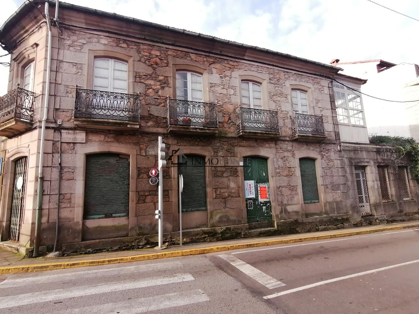 Vista exterior de Casa adosada en venda en Moraña amb Jardí privat