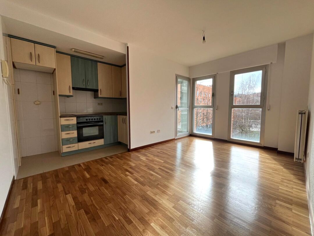 Sala d'estar de Pis en venda en  Pamplona / Iruña amb Calefacció, Jardí privat i Traster