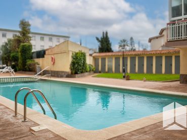 Àtic amb piscina en venda a Les Botigues