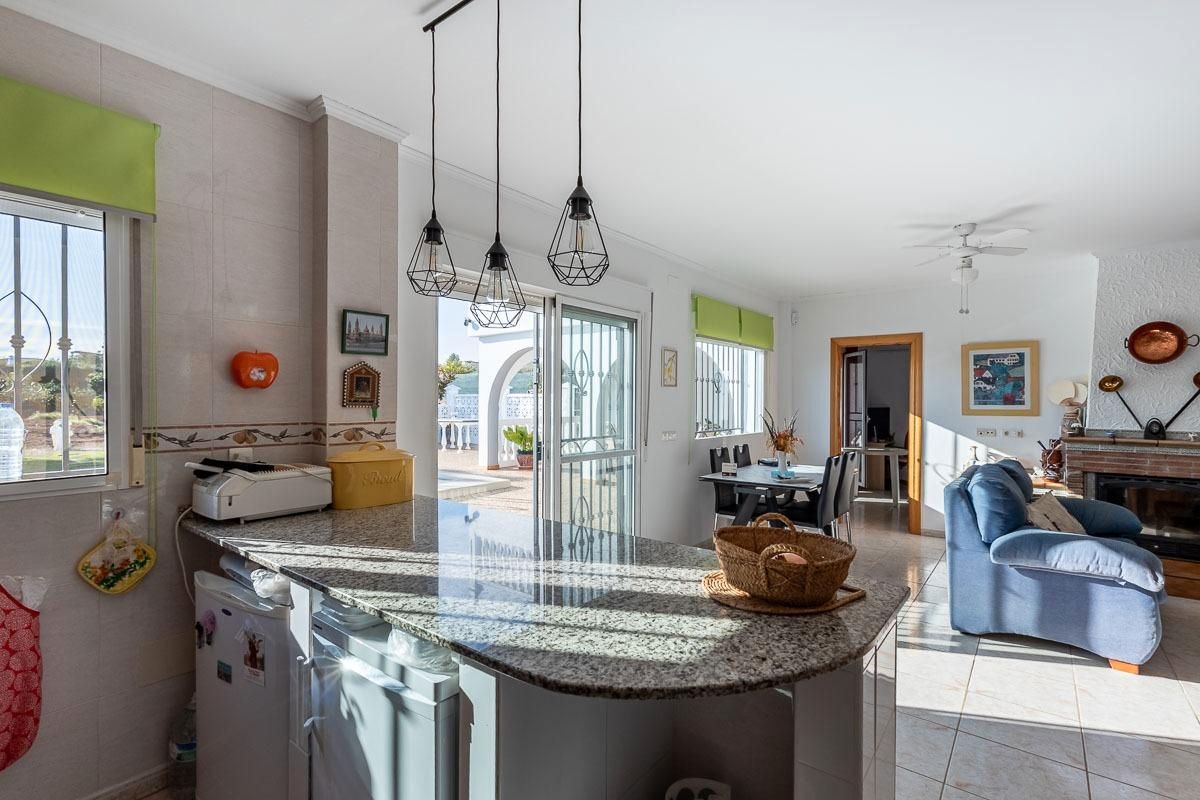 Cuina de Casa o xalet en venda en Moraleda de Zafayona amb Aire condicionat, Calefacció i Jardí privat