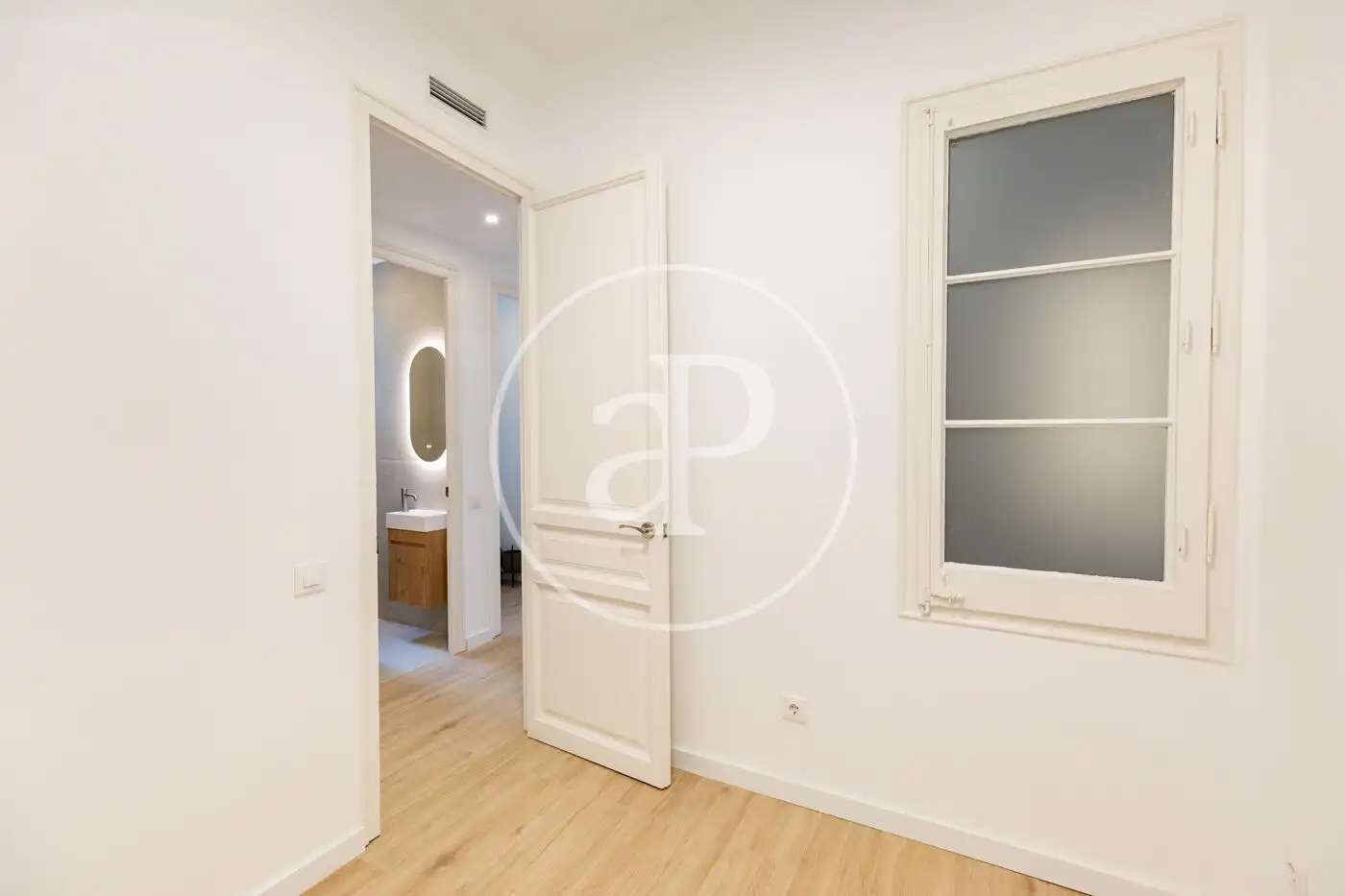 Bedroom of Flat for sale in Barcelona  with Air Conditioner and Heating