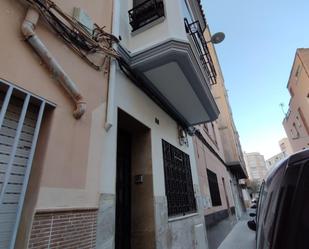 Vista exterior de Casa adosada en venda en Castellón de la Plana / Castelló de la Plana amb Aire condicionat, Terrassa i Balcó