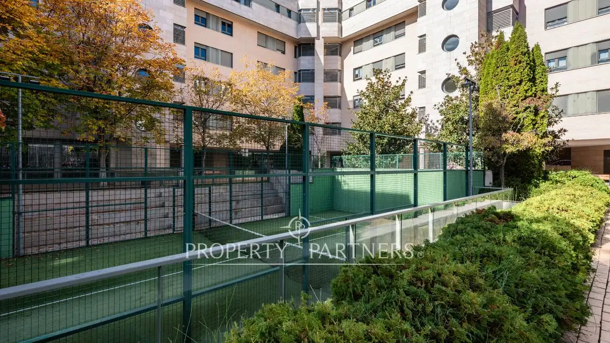 Exterior view of Apartments for sale in Madrid  with Air Conditioner, Heating and Private garden