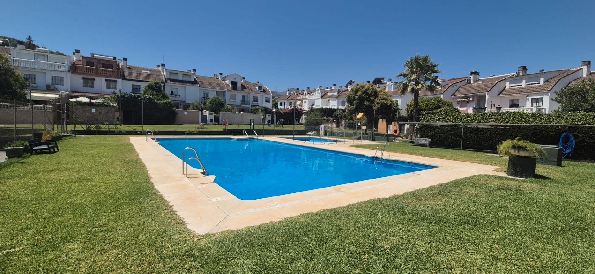Piscina de Casa o xalet en venda en Alhaurín de la Torre amb Jardí privat i Piscina comunitària