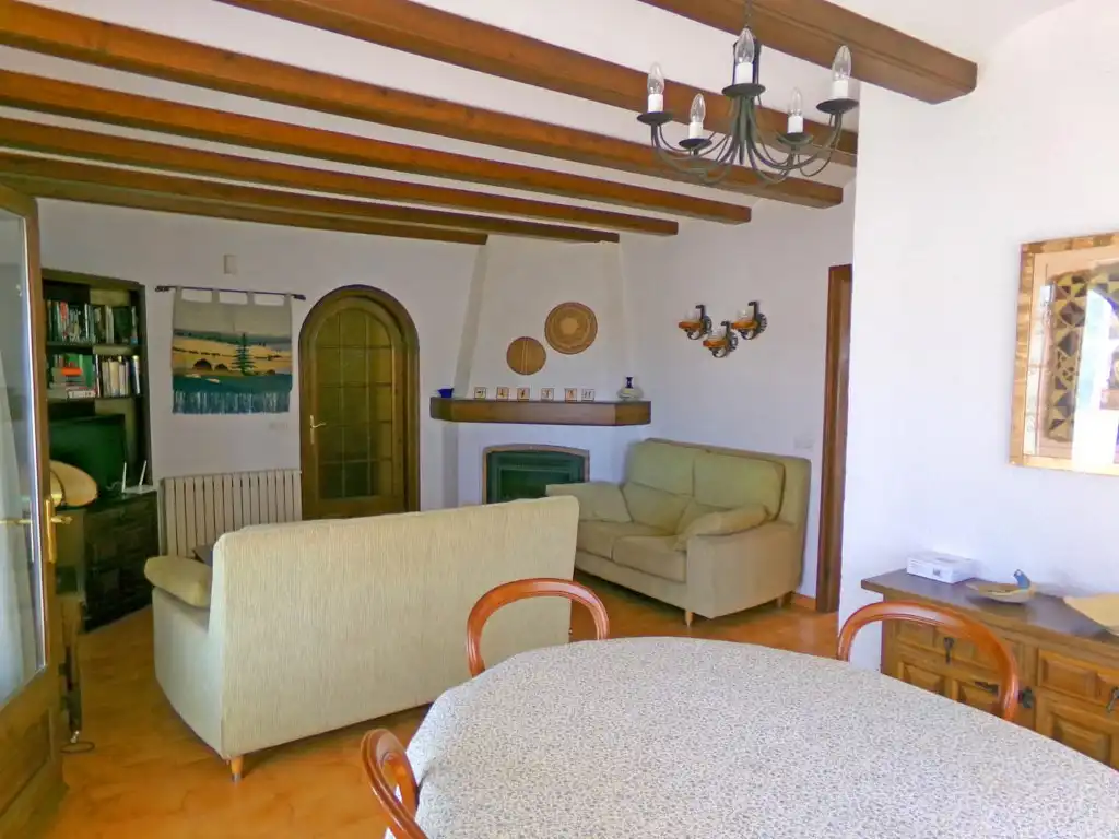 Sala d'estar de Casa o xalet en venda en L'Escala amb Aire condicionat, Calefacció i Terrassa