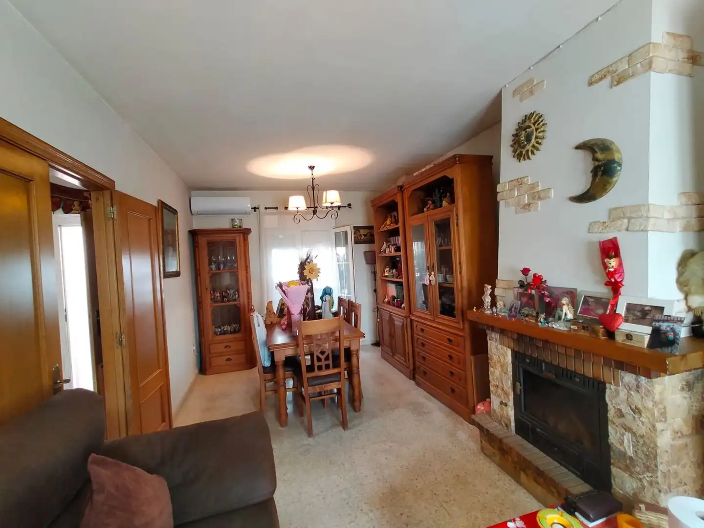 Wohnzimmer von Einfamilien-Reihenhaus zum Verkauf in La Línea de la Concepción mit Privatgarten