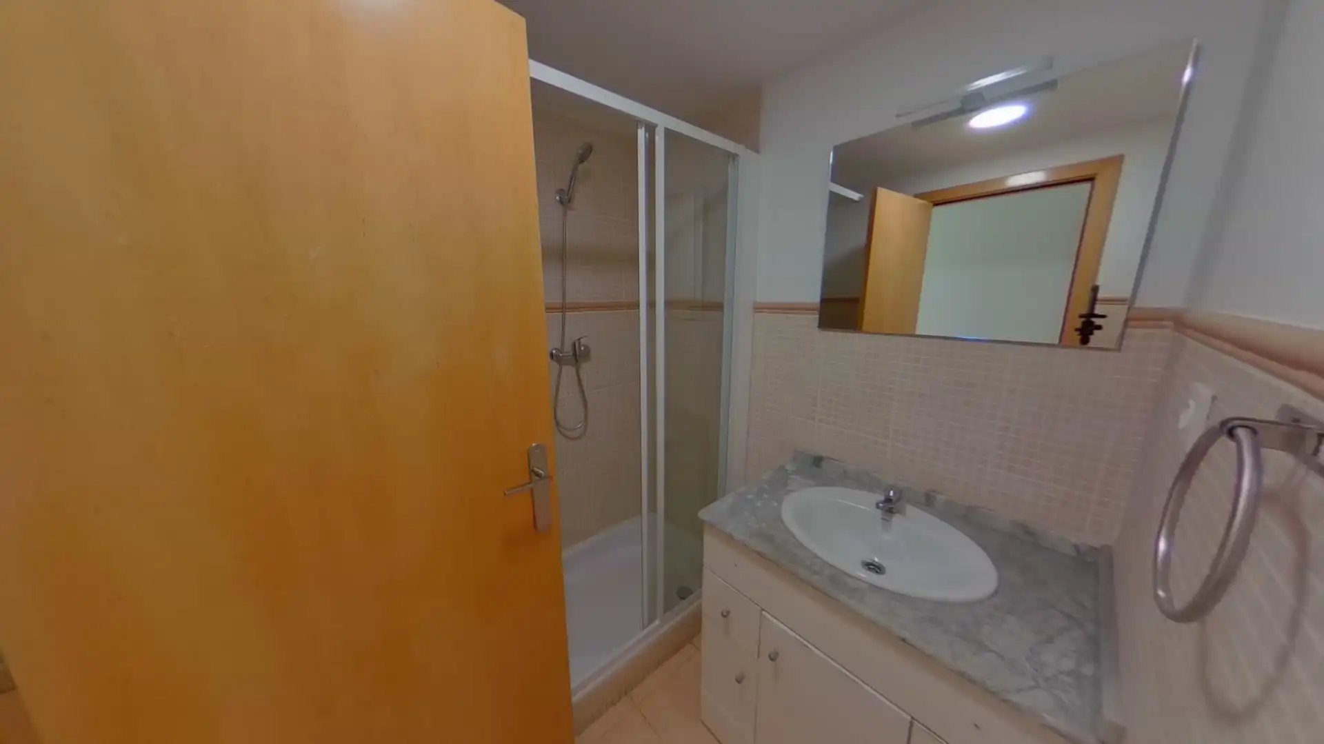 Badezimmer von Wohnung zum Verkauf in Tarragona mit Heizung, Abstellraum und Schwimmbad