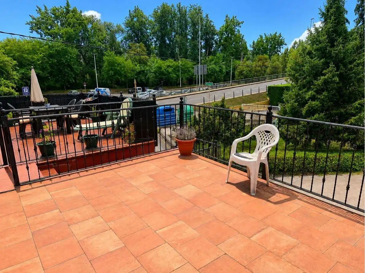 Terrassa de Casa o xalet en venda en Torrelavega  amb Calefacció, Terrassa i Traster