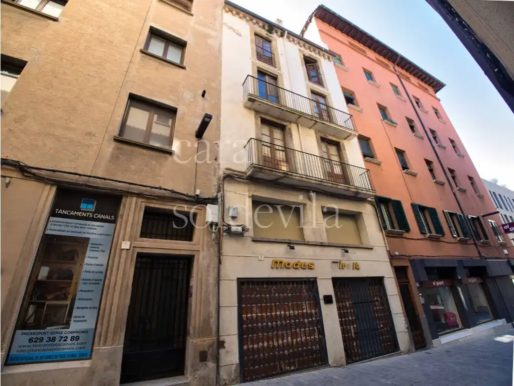 Vista exterior de Edificio en venta en Vic
