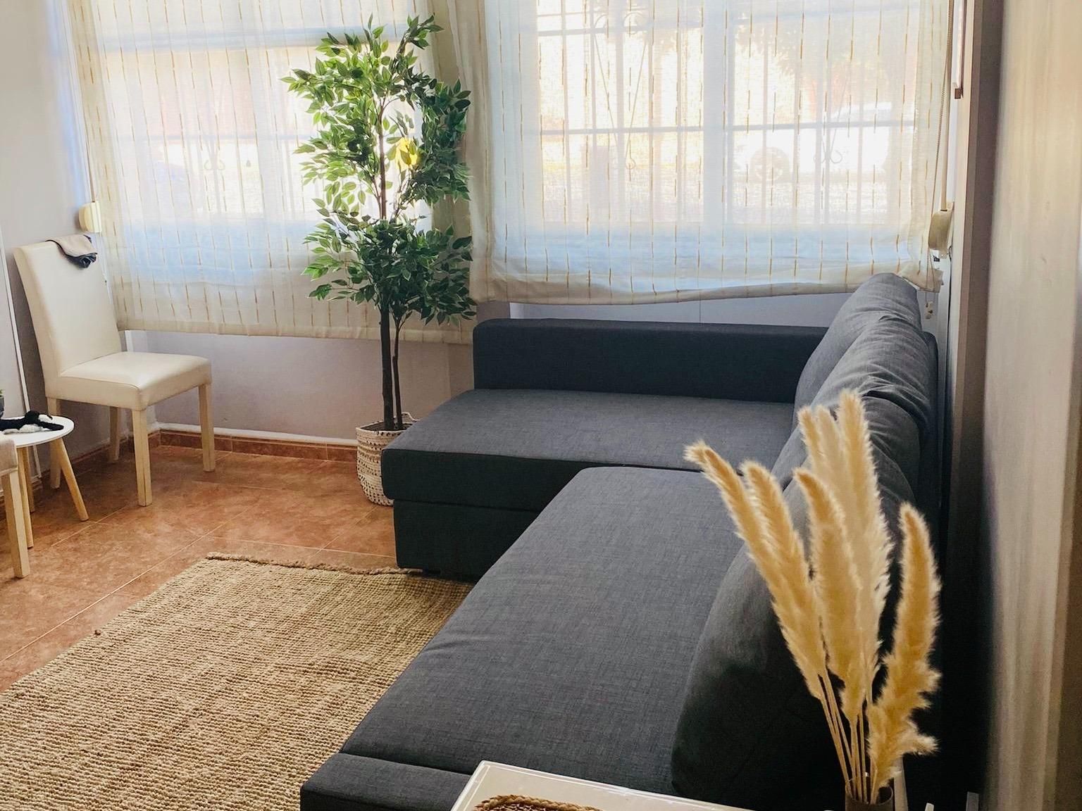 Sala d'estar de Apartament de lloguer en Torrevieja amb Aire condicionat, Calefacció i Terrassa