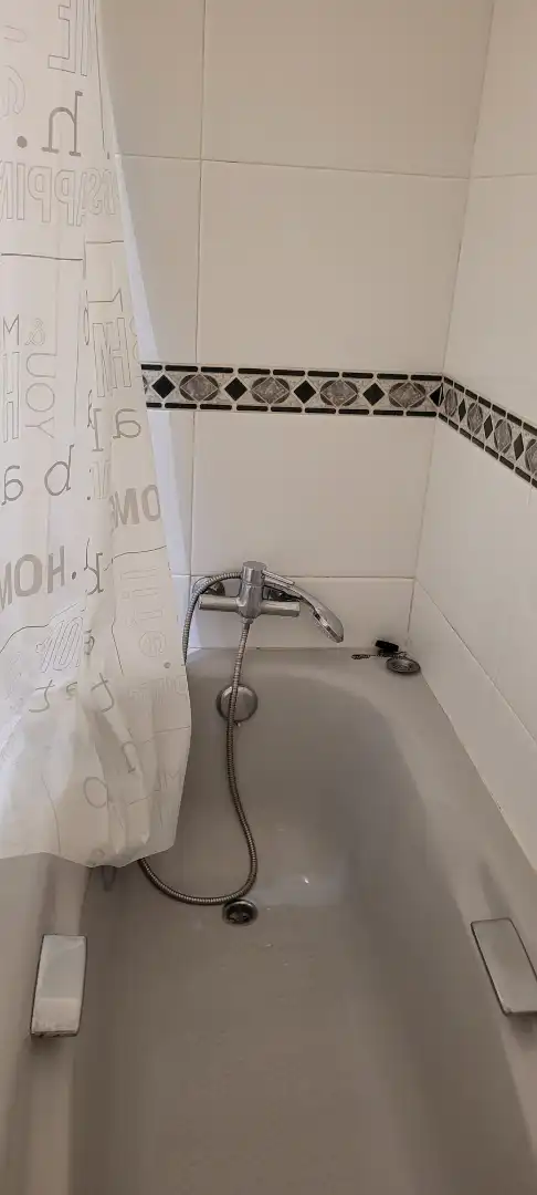 Bany de Pis de lloguer en Cuenca amb Calefacció, Terrassa i Moblat