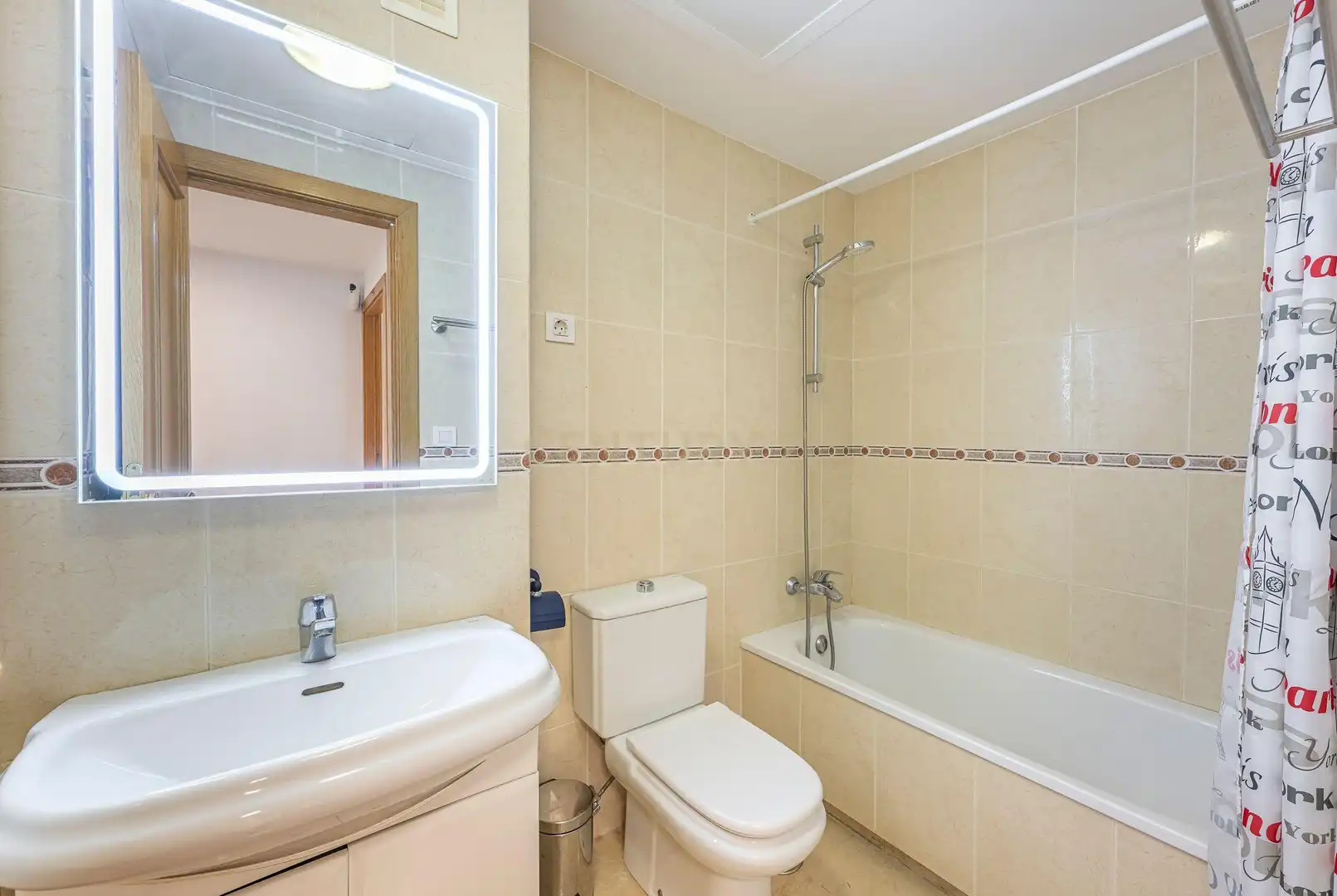 Bathroom of Apartments for sale in Marbella  with Air Conditioner, Swimming Pool and Washing machine